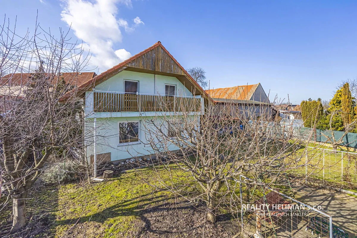 Prodej rodinného domu 293 m², pozemek 775 m²